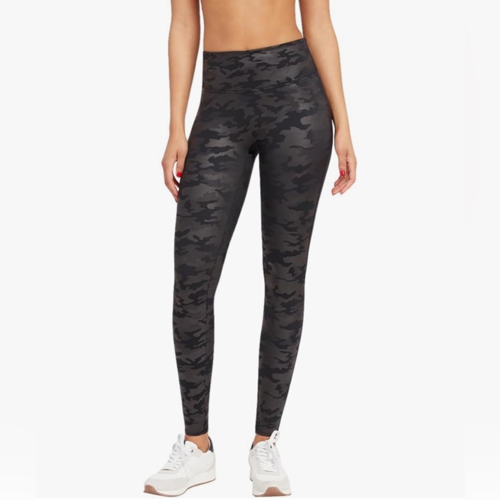 SPANX Faux Leather Camo Leggings Matte Black Camo 20185R Medium High Waist Rise